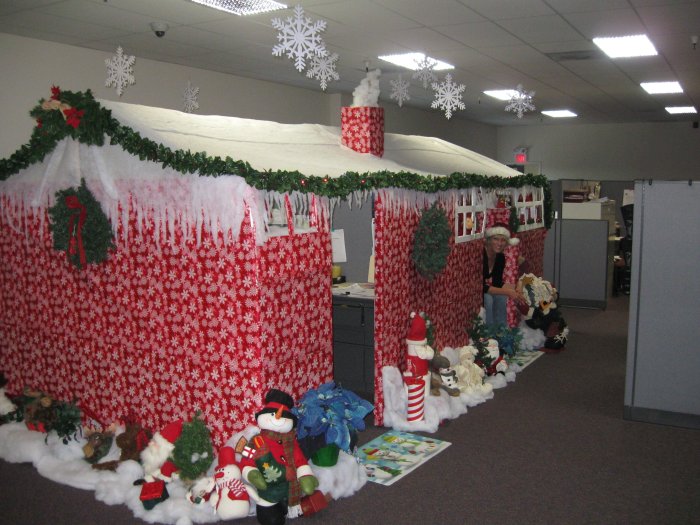 Christmas cubicle decorating kit